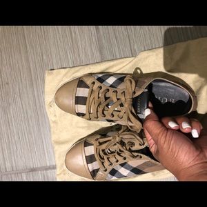 ♾SOLD♾ BURBERRY Housecheck sneaker